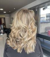 Notre zone d'activité pour ce service Coiffeur pas cher pour un ombré hair californien à Feyzin près de Vénissieux en Rhône-Alpes (69) : réalisez un effet dégradé subtil et lumineux 